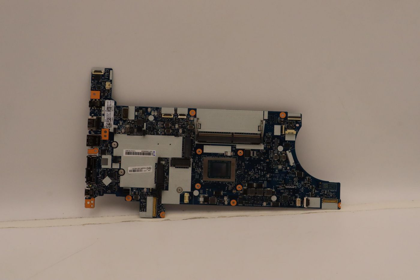 Lenovo MD Ryzen 7 PRO 5850U sysem