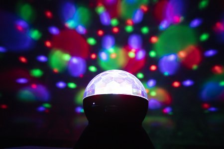Manhattan Sound Science Disco Light Ball Bluetooth Speaker, FM Radio, Decent Sound Output (3W), 8 hour Playback time, Integrated Controls, Range 10m, microSD card reader, Aux 3.5mm, USB-A charging cable incl, Bluetooth 5.0, 3 Years Warranty
