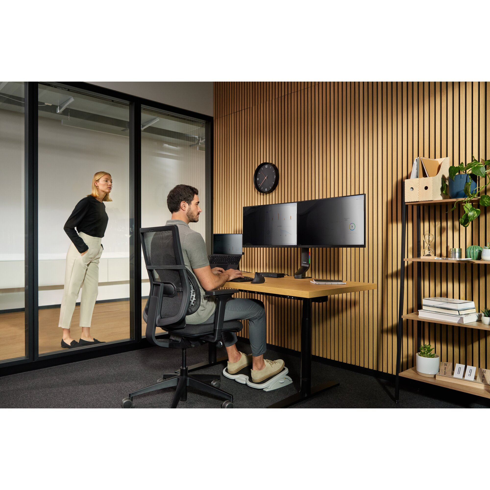 Kensington SmartFit Space-Saving Dual Monitor Arm
