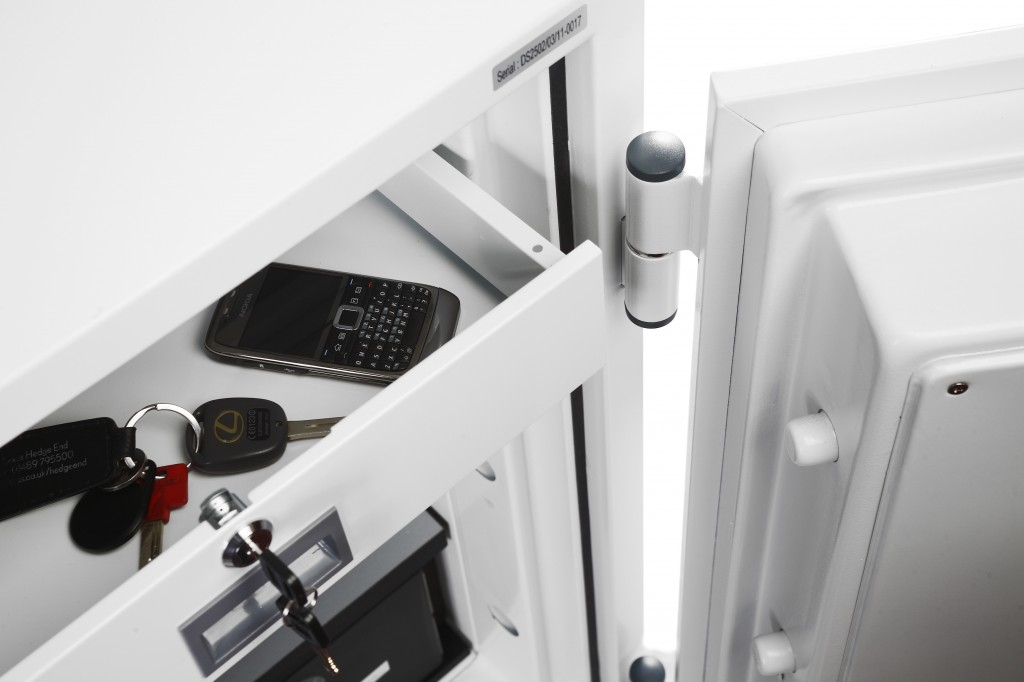 Phoenix Safe Co. DS2502E safe White