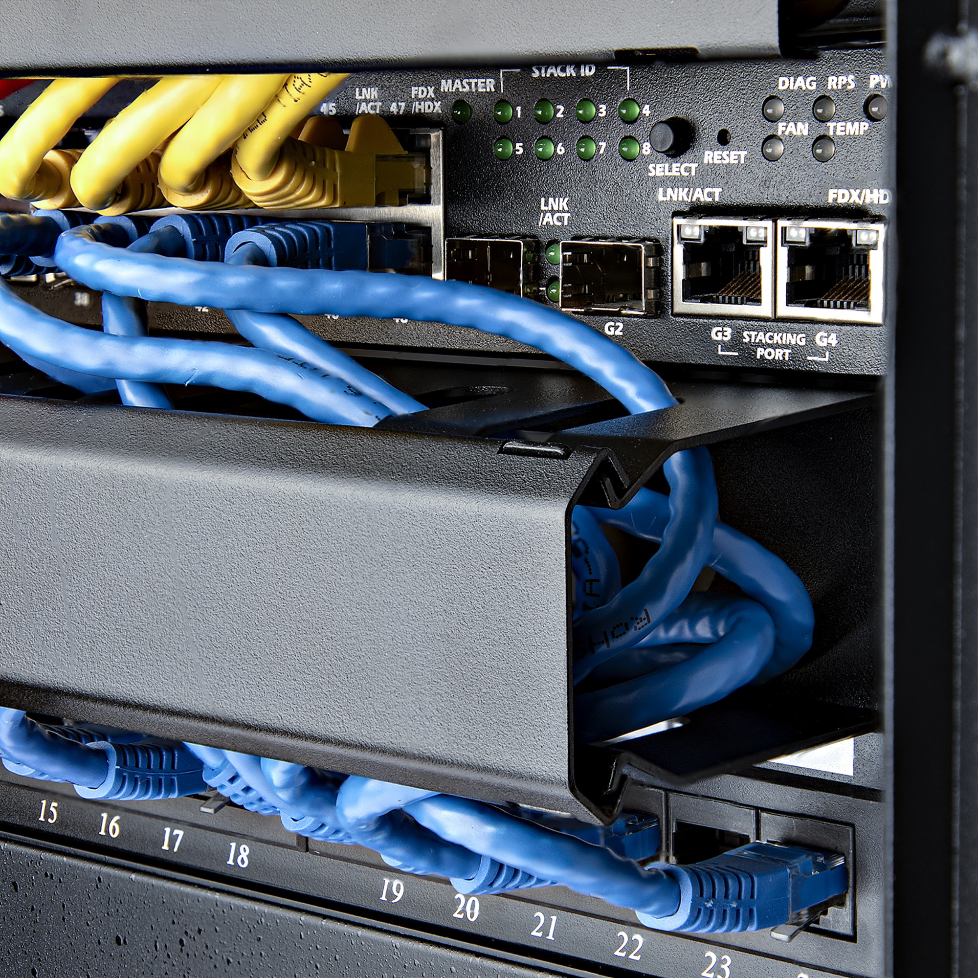 StarTech.com Multi Directional Vertical Server Rack Cable