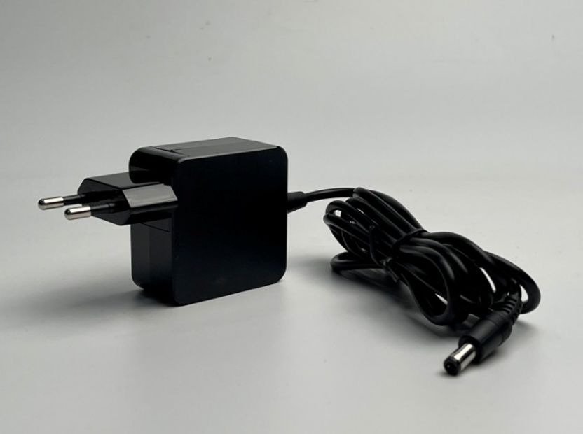 Image of CoreParts MBA1085 power adapter/inverter Indoor 18 W Black