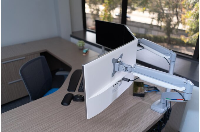 Kensington K55471EU flat panel desk mount 81.3 cm (32") Bolt-through Silver