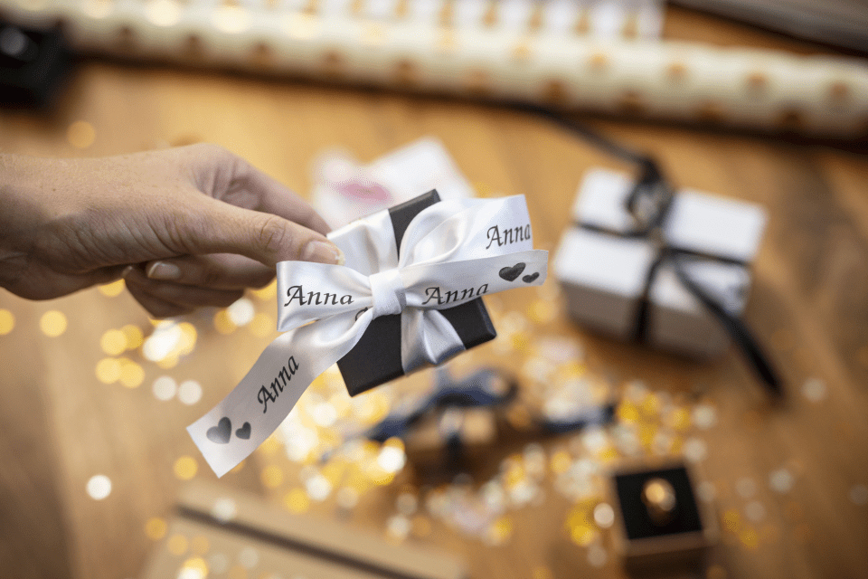 Brother TZE-R251 Etiketten erstellendes Band Schwarz auf weiss