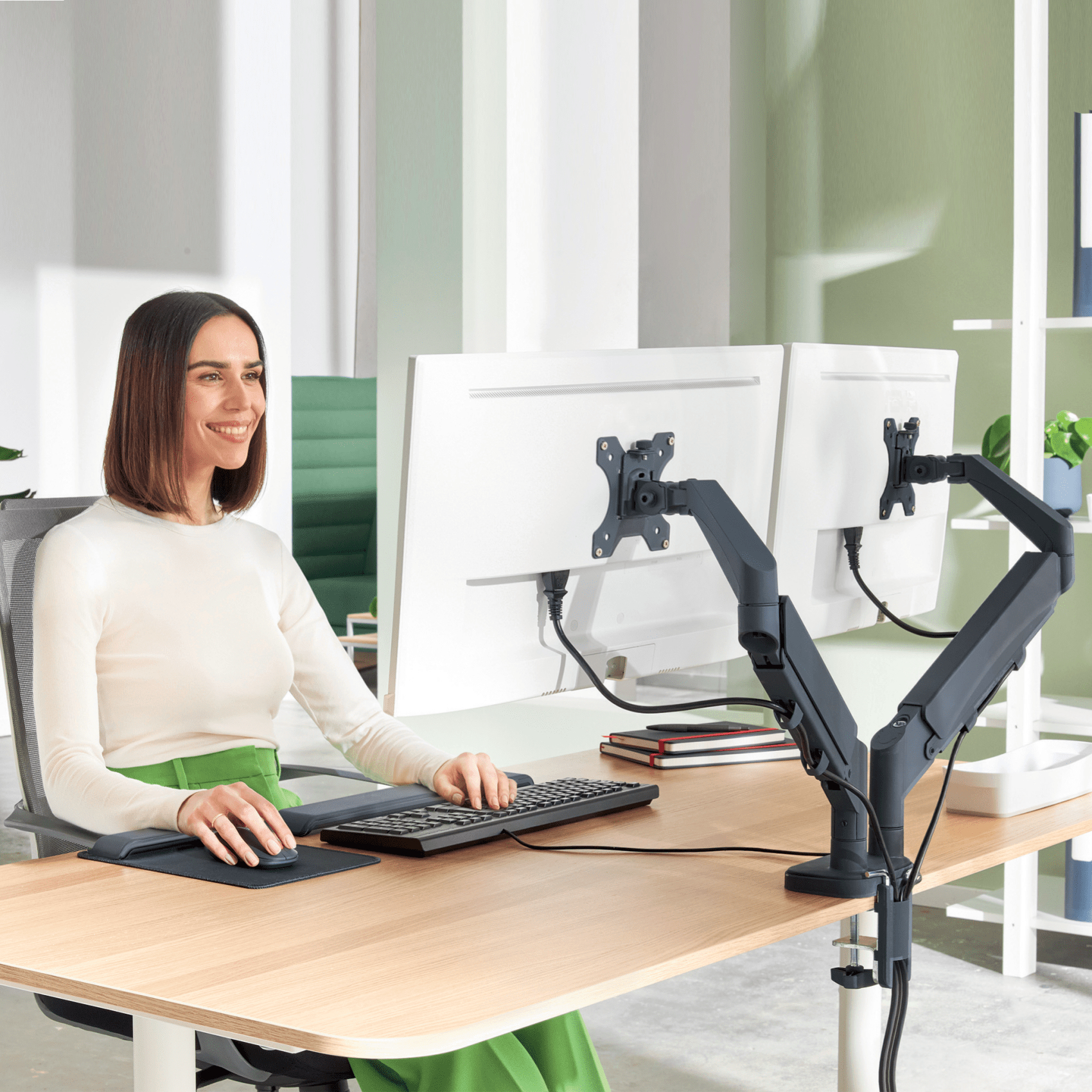 Leitz 65370089 monitor mount / stand 81.3 cm (32") Grey Desk