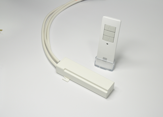 Screen International RF remote control kit, comprising a handheld remote and a receiver.