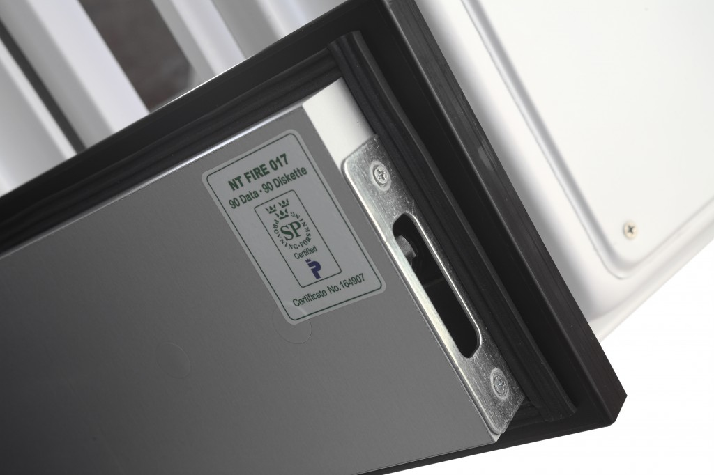 Phoenix Safe Co. DS2502E safe White