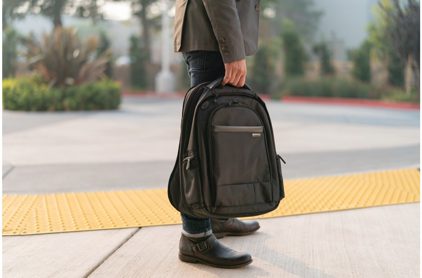 Kensington Contour 2.0 17" Pro Laptop Backpack