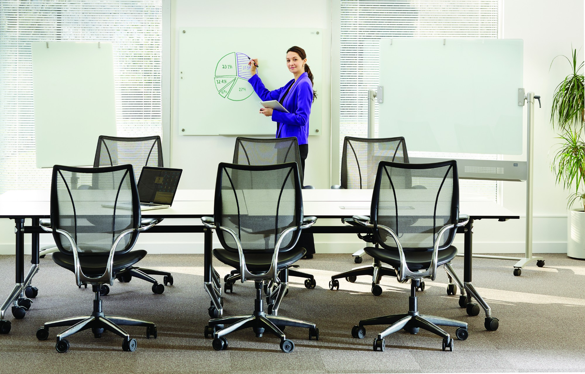 Nobo Diamond Glass Magnetic Mobile Board 1200x900mm