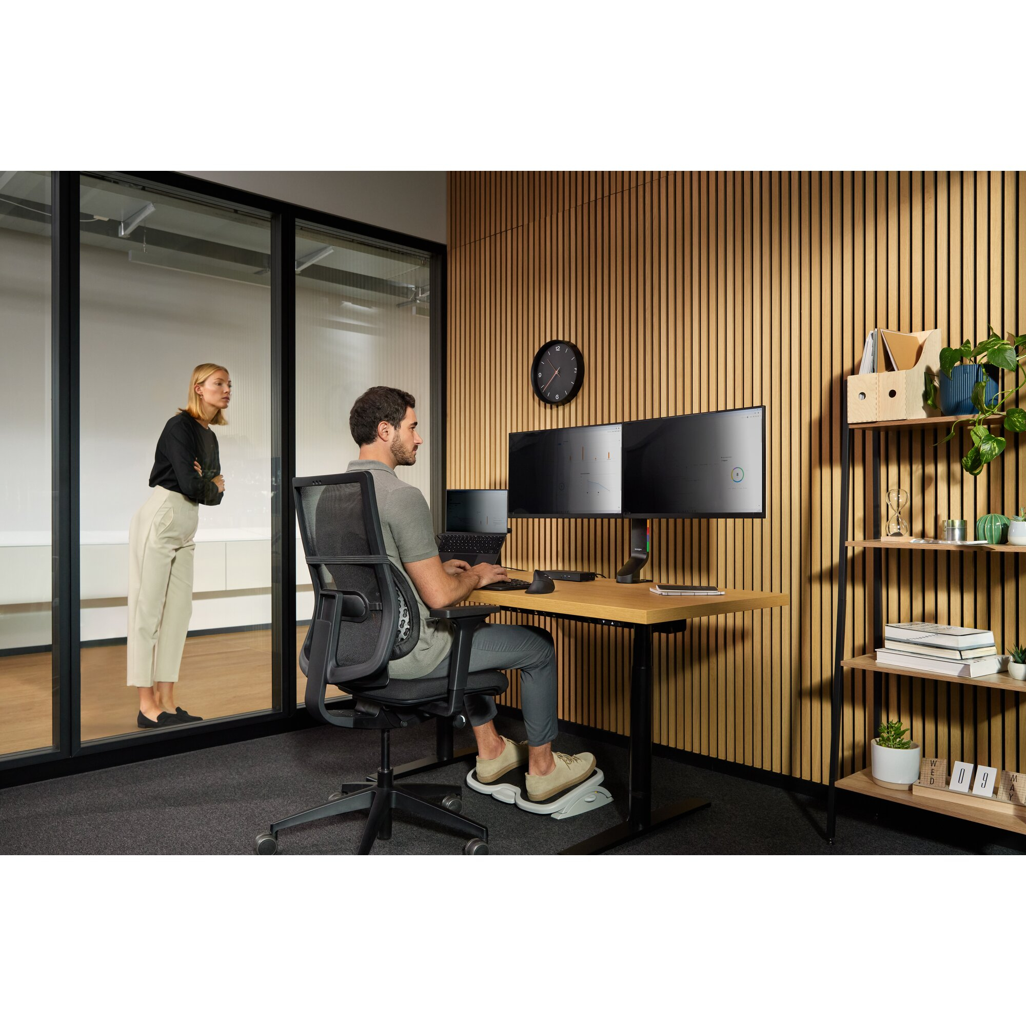 Kensington SmartFit Space-Saving Dual Monitor Arm