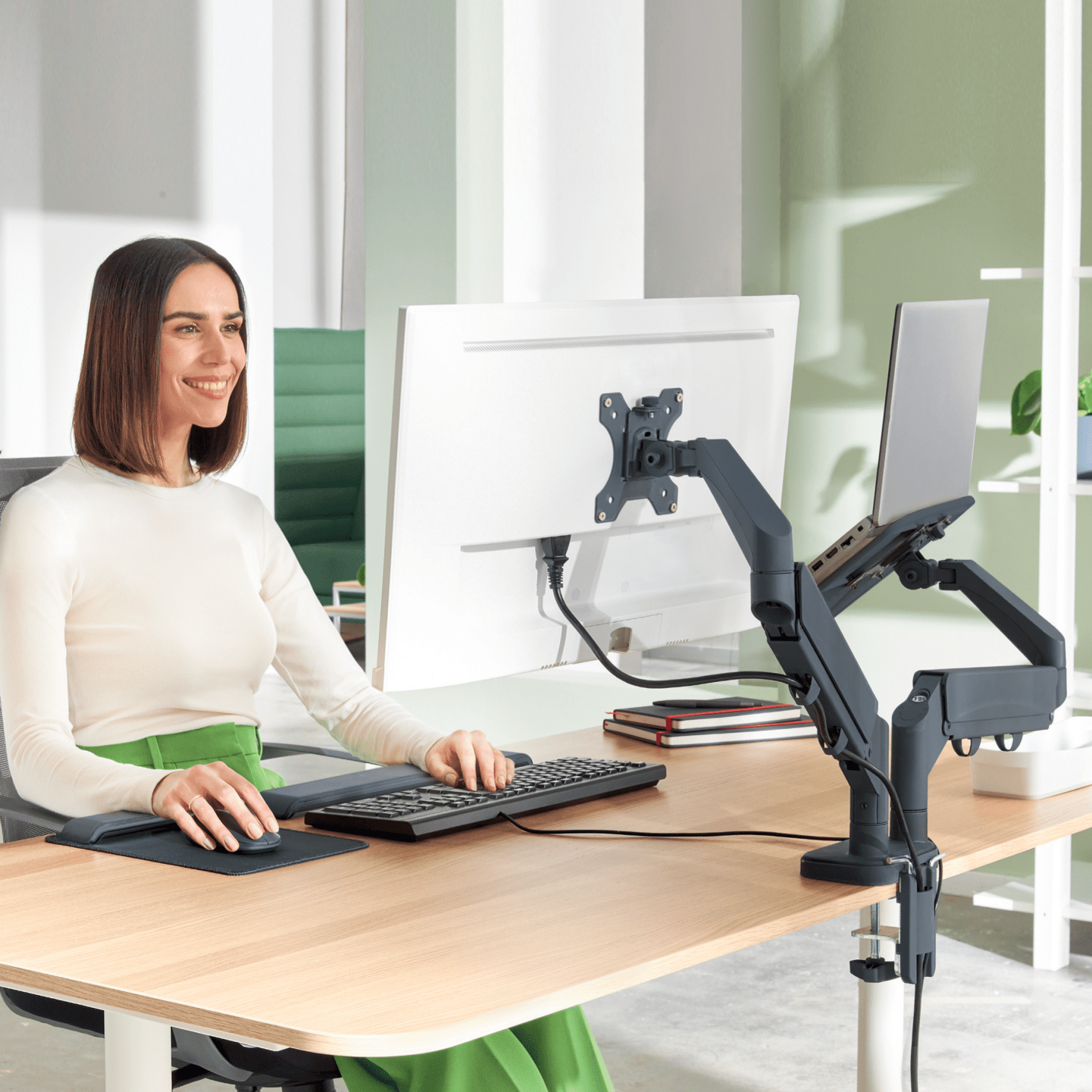 Leitz 65380089 monitor mount / stand 81.3 cm (32") Desk Dark Grey