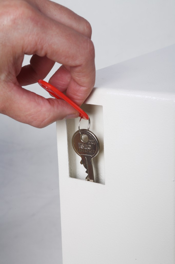 Phoenix Safe Co. KS0031E key cabinet/organizer White