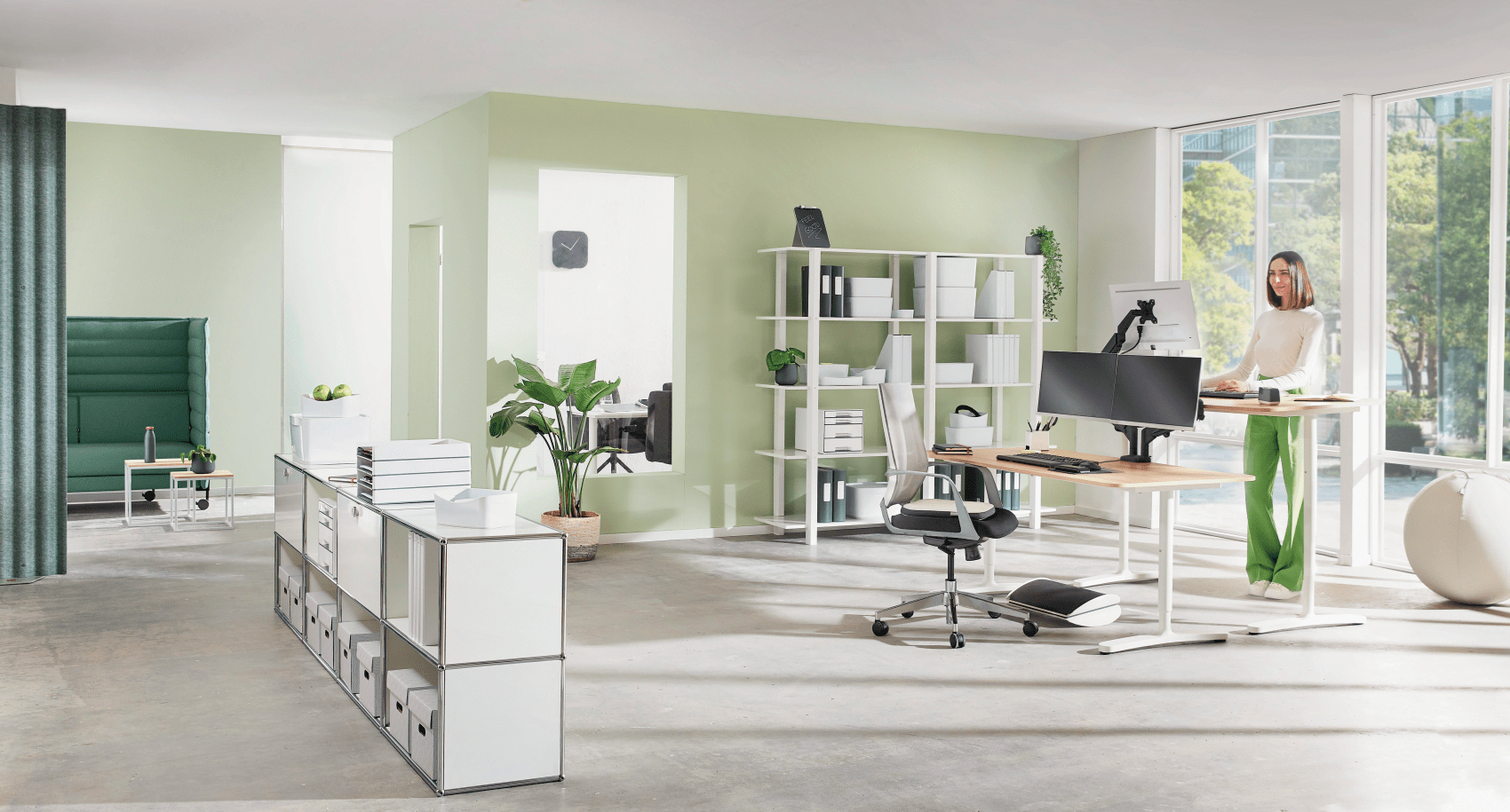 Leitz 65370089 monitor mount / stand 81.3 cm (32") Grey Desk
