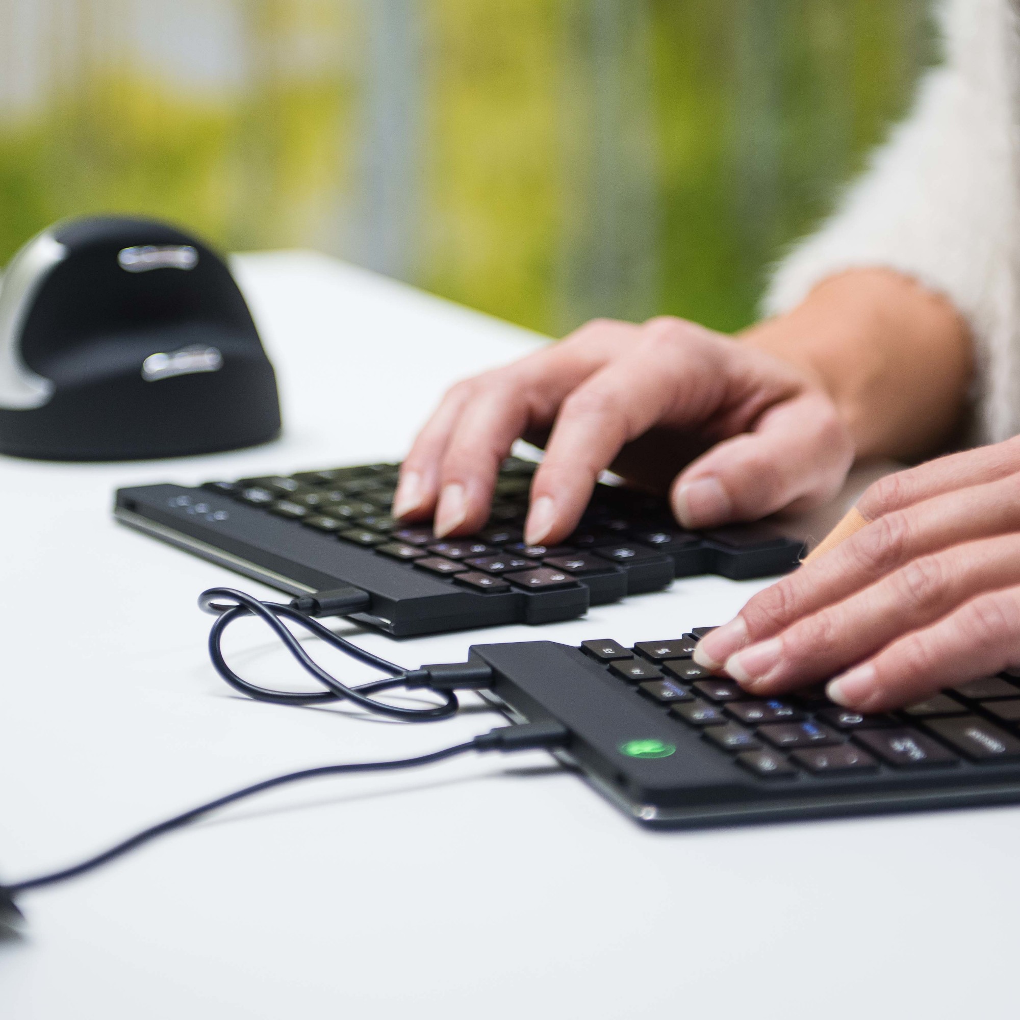 R-Go Tools R-Go Split Break Ergonomic Keyboard, QWERTY (UK), black, wired