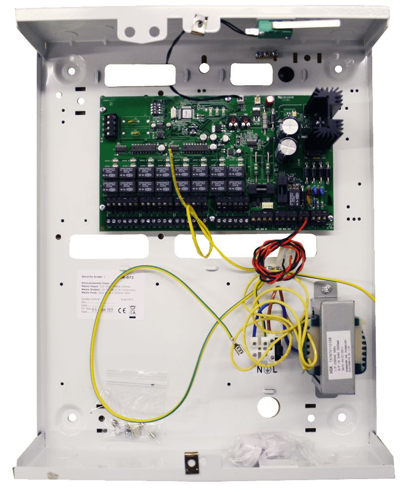 8 DEOL / double pole input  expander + 4 Transistor  Outputs in metal box inc 2.5 Amp PSU in metal box thumbnail