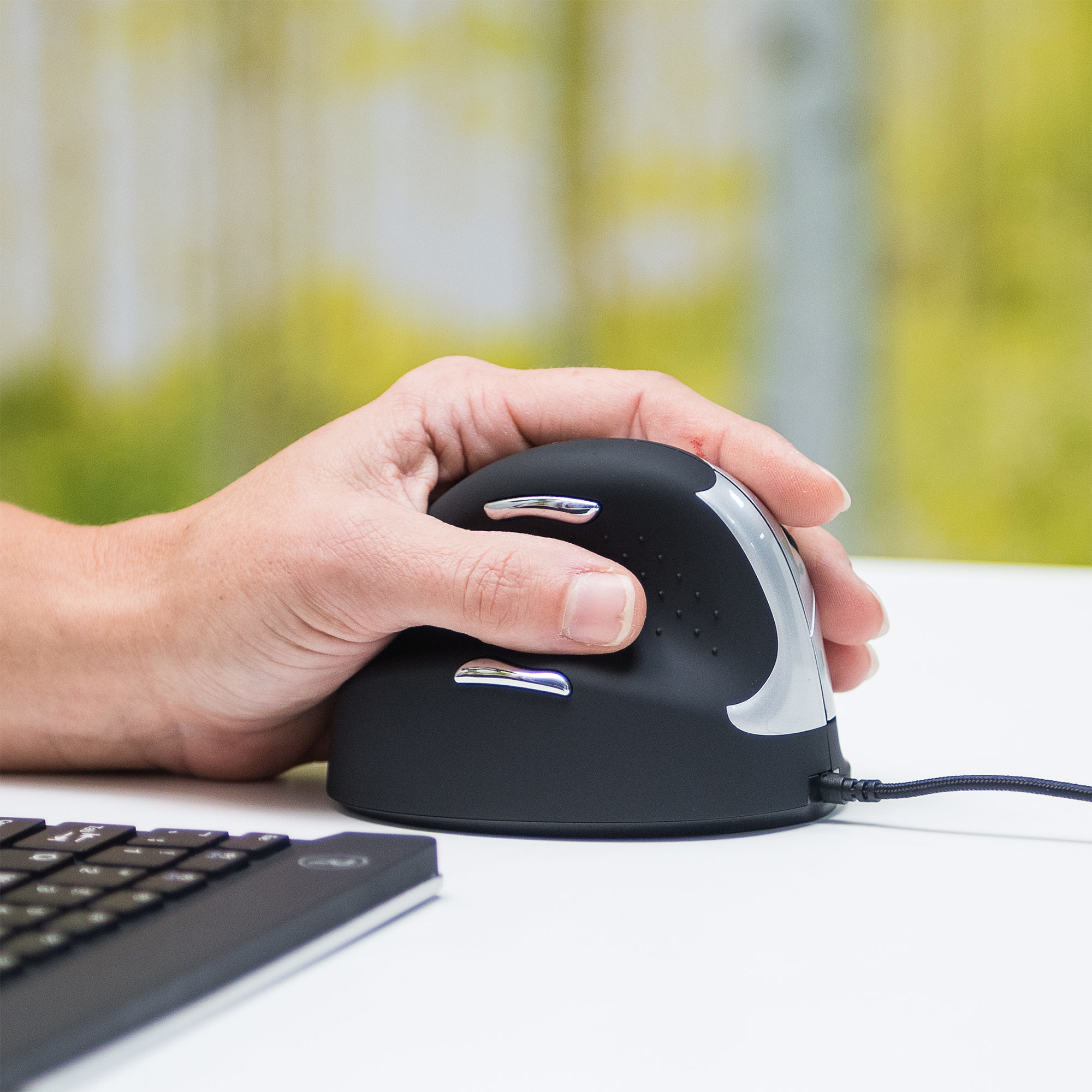 R-Go Tools R-Go HE Mouse, Ergonomic mouse, Medium (Hand Size 165-185mm), Left Handed, wired
